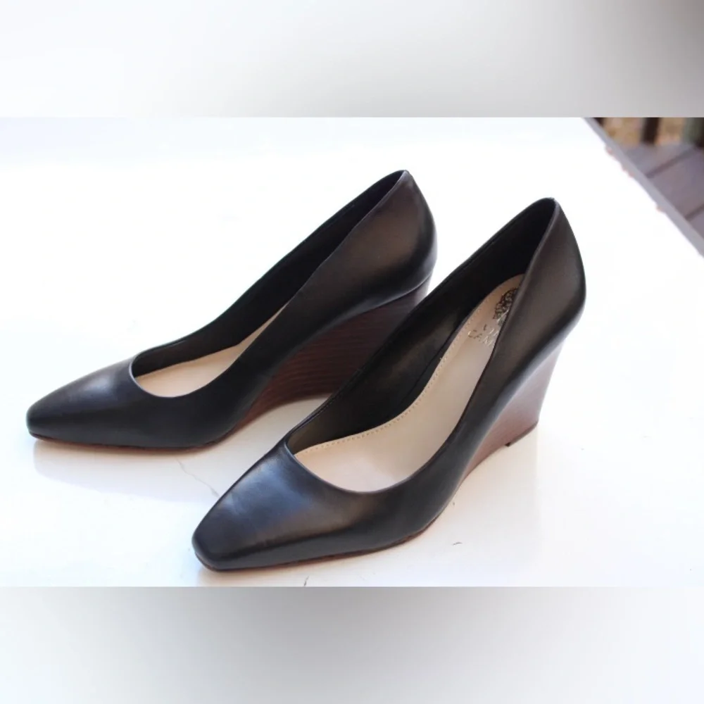 NWOT Vince Camuto wedges